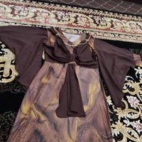 تعدادی لباس|لباس|اصفهان, بزرگمهر|دیوار