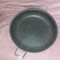 دیس بزرگ ژاپنی و یک ماهیتابه نسبتا بزرگ|ظروف سرو و پذیرایی|شیراز, شهرک گلستان|دیوار