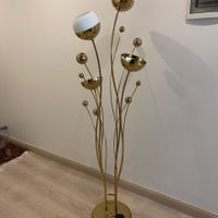 اباژور کنار سالنی طلایی و سفید|چراغ خواب و آباژور|تهران, شهرک کوهسار|دیوار