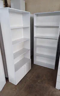 قفسه بزرگ.کتابخانه قدی دردار وساده