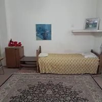 به یک نفر نیروی خانم جهت نگهداری خانم سالمند