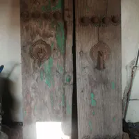 درب دو لنگه قدیمی قدمت 150 سال سالم با چوب یک تکه|کلکسیون اشیاء عتیقه|چهاردانگه (تهران), |دیوار