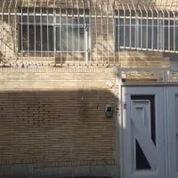 منزل مسکونی دوطبقه ، دو نبش بر خیابان اصلی