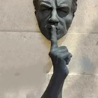 مجسمه رخ سکوت بزرگ‌ دیوارکوب عمده تک«امید دکور»