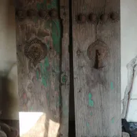 درب دو لنگه قدیمی قدمت 150 سال سالم با چوب یک تکه|کلکسیون اشیاء عتیقه|چهاردانگه (تهران), |دیوار