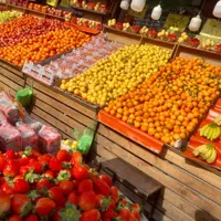 ب چند نفر نیرو کار جهت کار در مغازه میوه فروشی