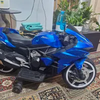 موتور شارژی آبی رنگ