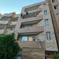 کار در ارتفاع بدون داربست و ترمیم نما پیچ رولپلاک