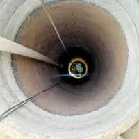 مقنی چاه کن.  تخریب ساختمان لوله کشی مغنی