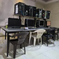 میز کامپیوتر مبل و کامپیوتر
