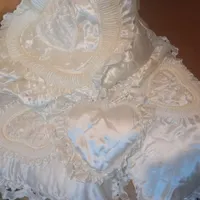 یک جفت بالش پنبه و روتختی ساتن شیری رنگ