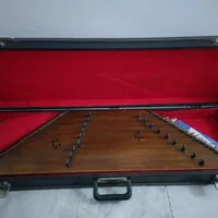 سنتور قدیمی با چوب گردو