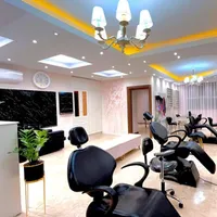 اجاره میز ناخن و تخت مژه در سالنی شیک و پرتردد