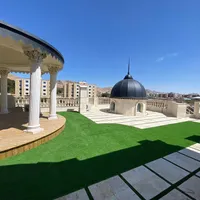 چمن مصنوعی بین سنگ برای حیاط و باغ|گل مصنوعی|خمینی‌شهر, |دیوار