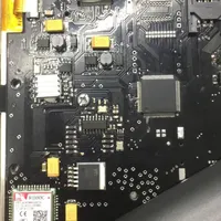 مونتاژ کار الکترونیک یا تعمیرکار موبایل