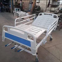 تخت بیمارستانی بیمار  دستی باقابلیت تنظیم ارتفاع