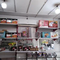 مقداری قفسه ویترین جاحبوباتی یخچال نوشابه