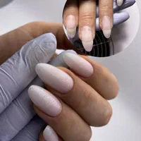 خدمات ناخن حرفه ای با متریال روز دنیا