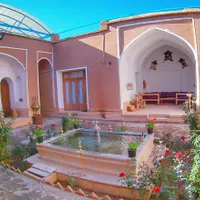 بومگردی اقامتگاه سنتی سوییت اجاره ی باغ کویر ورزنه
