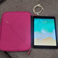 آی پد ایر ipad airبه همراه سیم شارژر اصلی و کیف