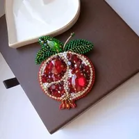کارت دو ره آ مو زش جواهردوزی پارچه و لباس