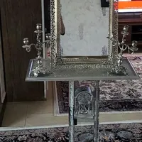آینه و شمعدان با پایه