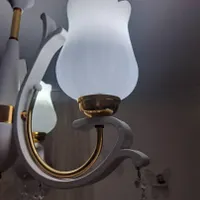 لوستر به رنگ سفید کاملا تمیز در حد نو