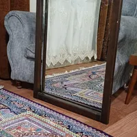 آینه بزرگ با قاب چوبی