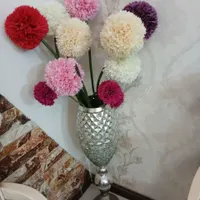 گلدان وگل کنار سالنی قابل شستشو