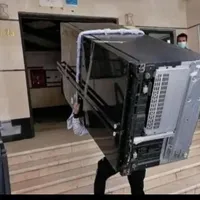 کارگرخالی اثاث کشی حرفه ای.حمل و نقل و جابجایی