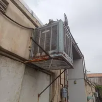 کولر آبی ۴۵۰۰در حال کار نصب با پایه