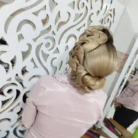 شینیون ومیکاپ حرفه ای وآموزش همراه بامدرک معتبر