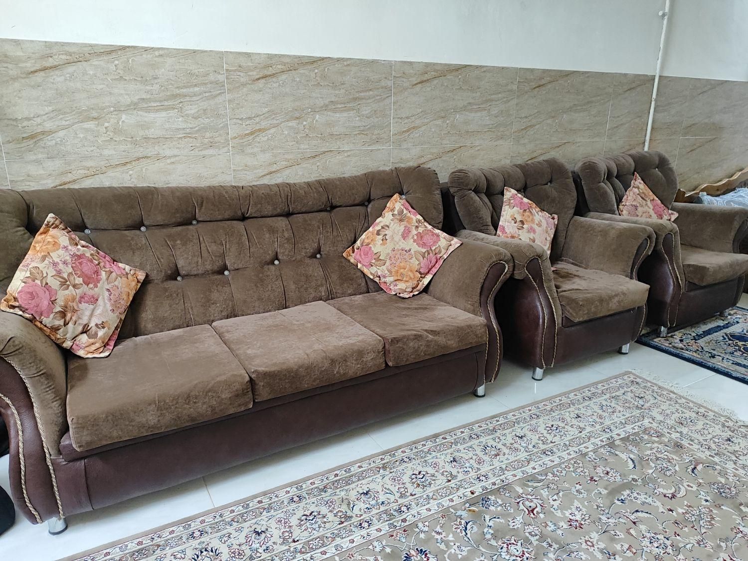 مبلمان راحتی ۷ نفره در حد نو|مبلمان خانگی و میز عسلی|اصفهان, بابوکان|دیوار
