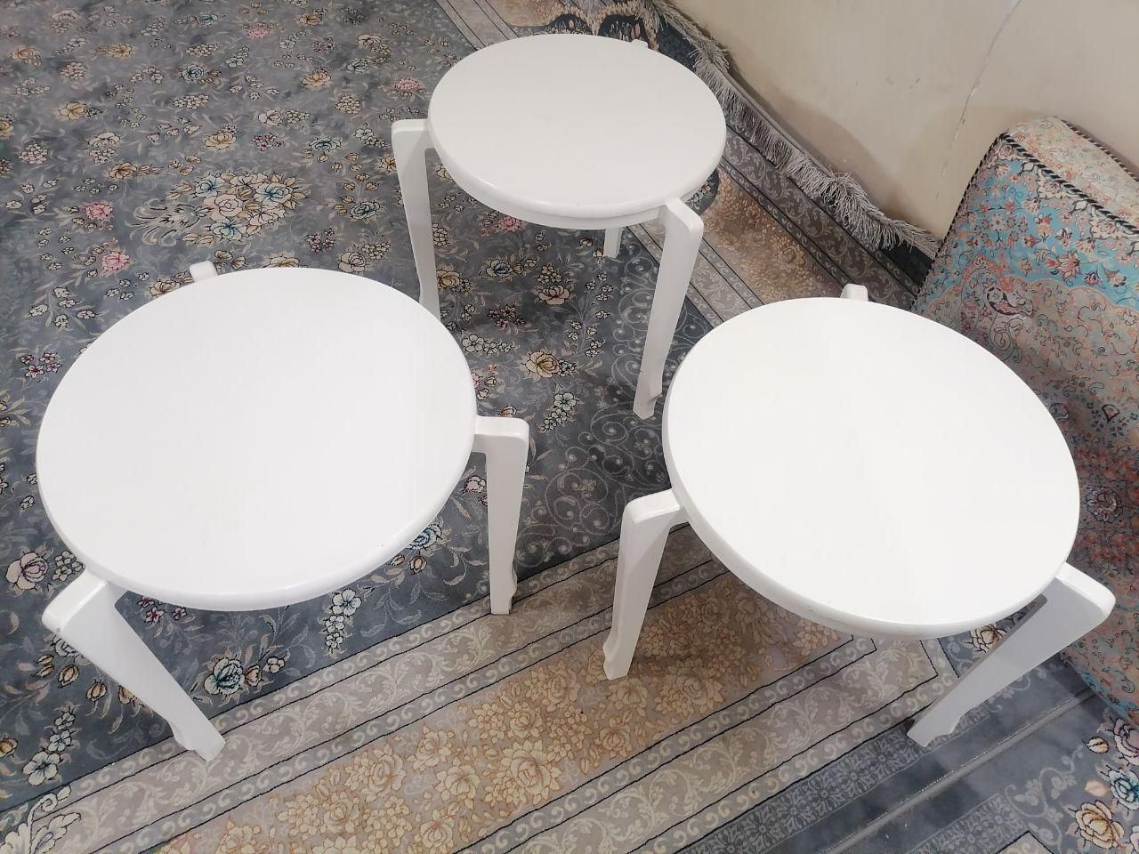 میز عسلی گرد سفید چوبی دست دوم|مبلمان خانگی و میز عسلی|تهران, مبارک‌آباد بهشتی|دیوار