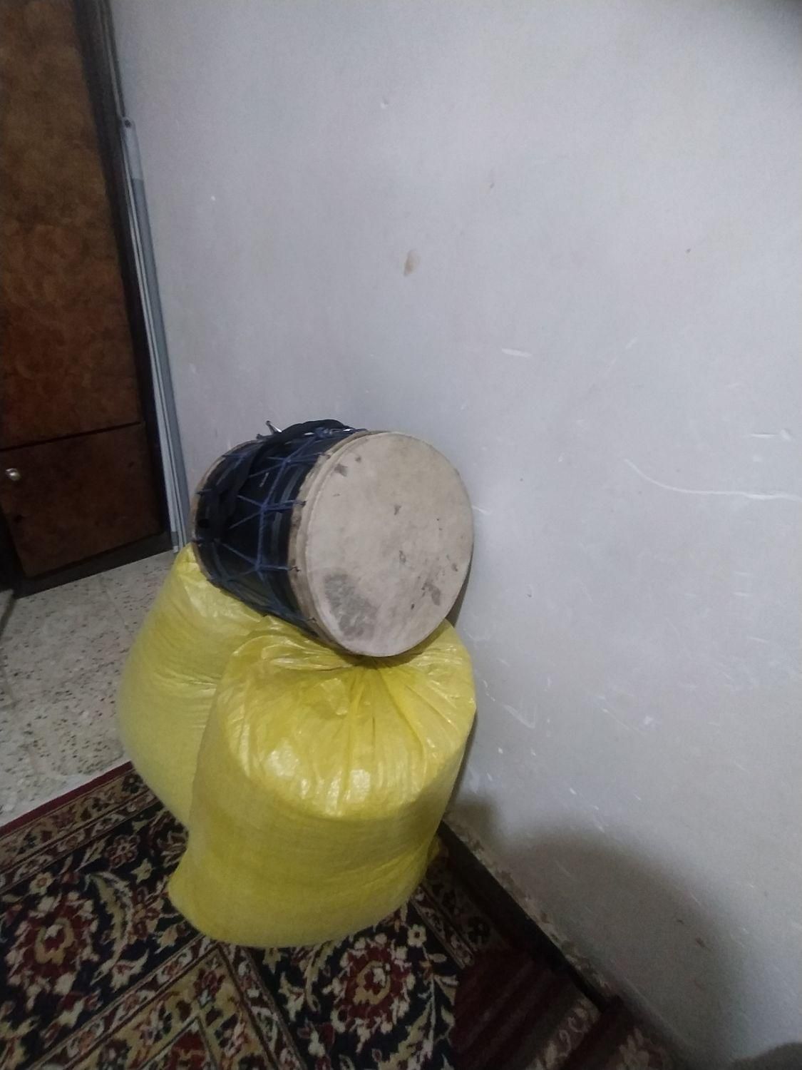 دمام وطبل فلزی|درام و پرکاشن|شیراز, کوشک میدان|دیوار