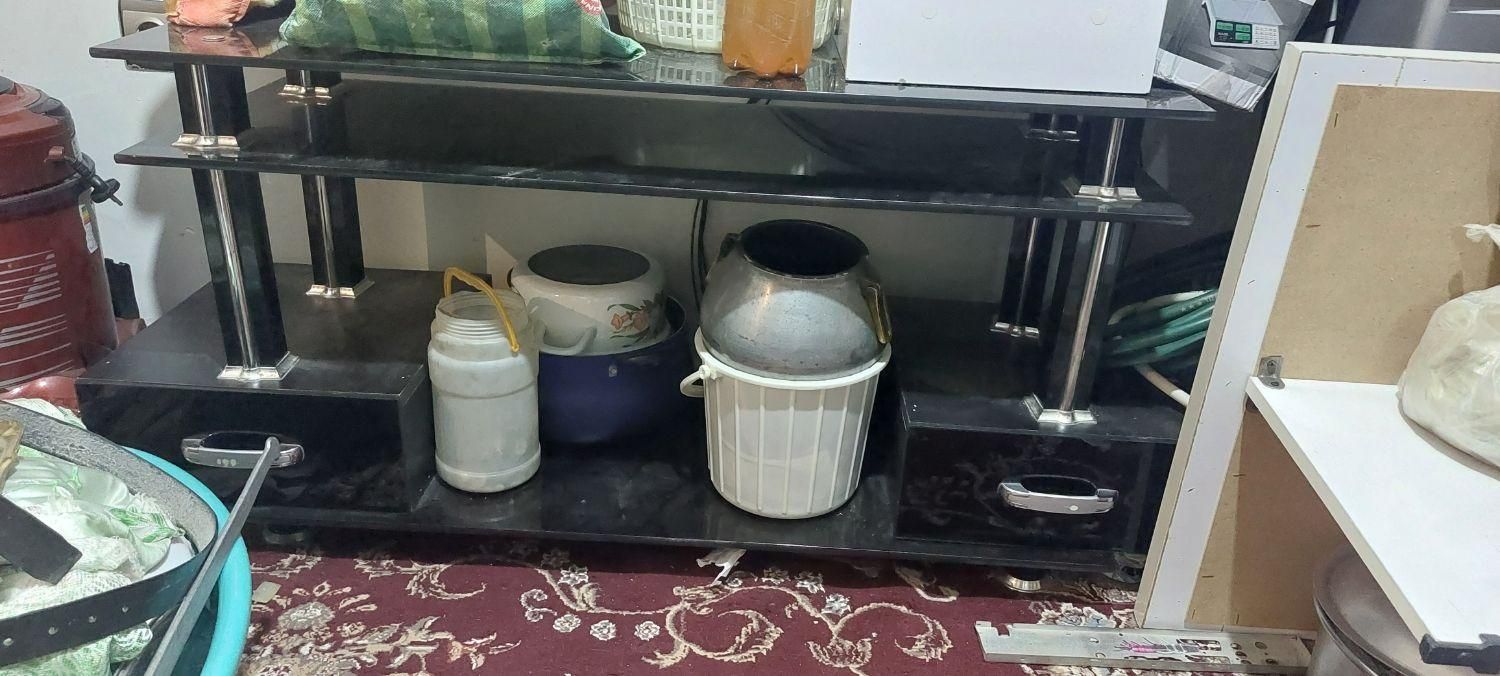 میزتلویزیون شیشه ای .گنجه بزرگ سالم|میز تلویزیون|گلبهار, |دیوار