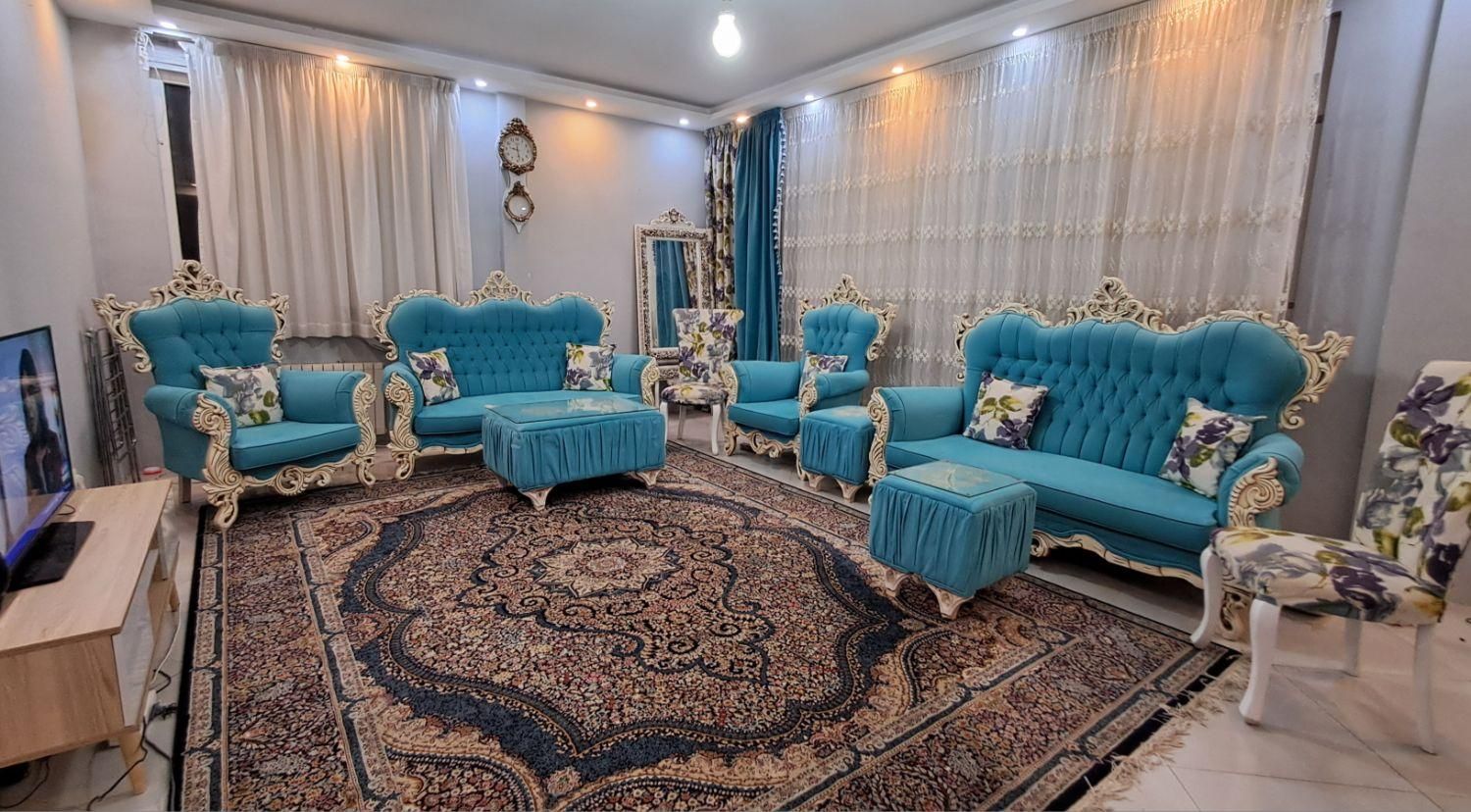 مبل کلاسیک۸نفره با دومیزبان فوق العاده تمیز و درحد|مبلمان خانگی و میز عسلی|مشهد, امیریه|دیوار
