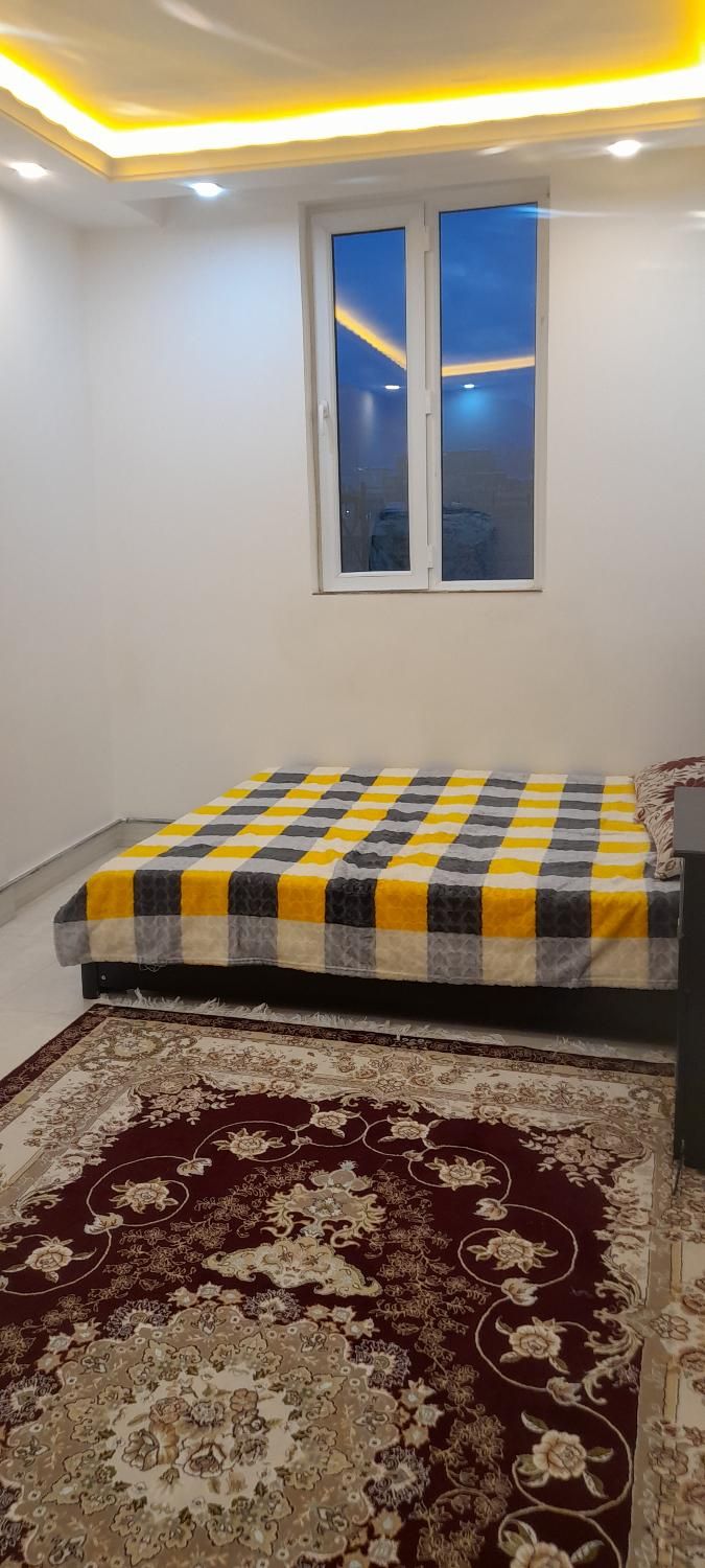 اتاق بزرگ بهار خواب- طبقه بالا-همراه با سرویس کامل|اجارهٔ کوتاه‌مدت آپارتمان و سوئیت|مشگین شهر, |دیوار