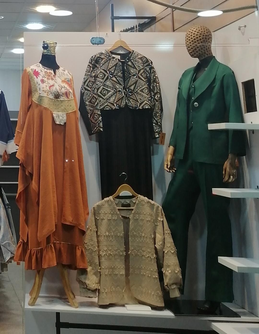 مانکن، دزدگیر. تابلو چنلیوم، دکور، چوبکار|فروشگاه و مغازه|کرج, باغستان|دیوار