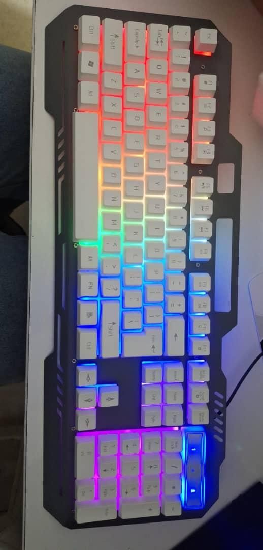 کیبورد سیمی pinxu دارای RGB|قطعات و لوازم جانبی رایانه|اهواز, کوی باهنر|دیوار