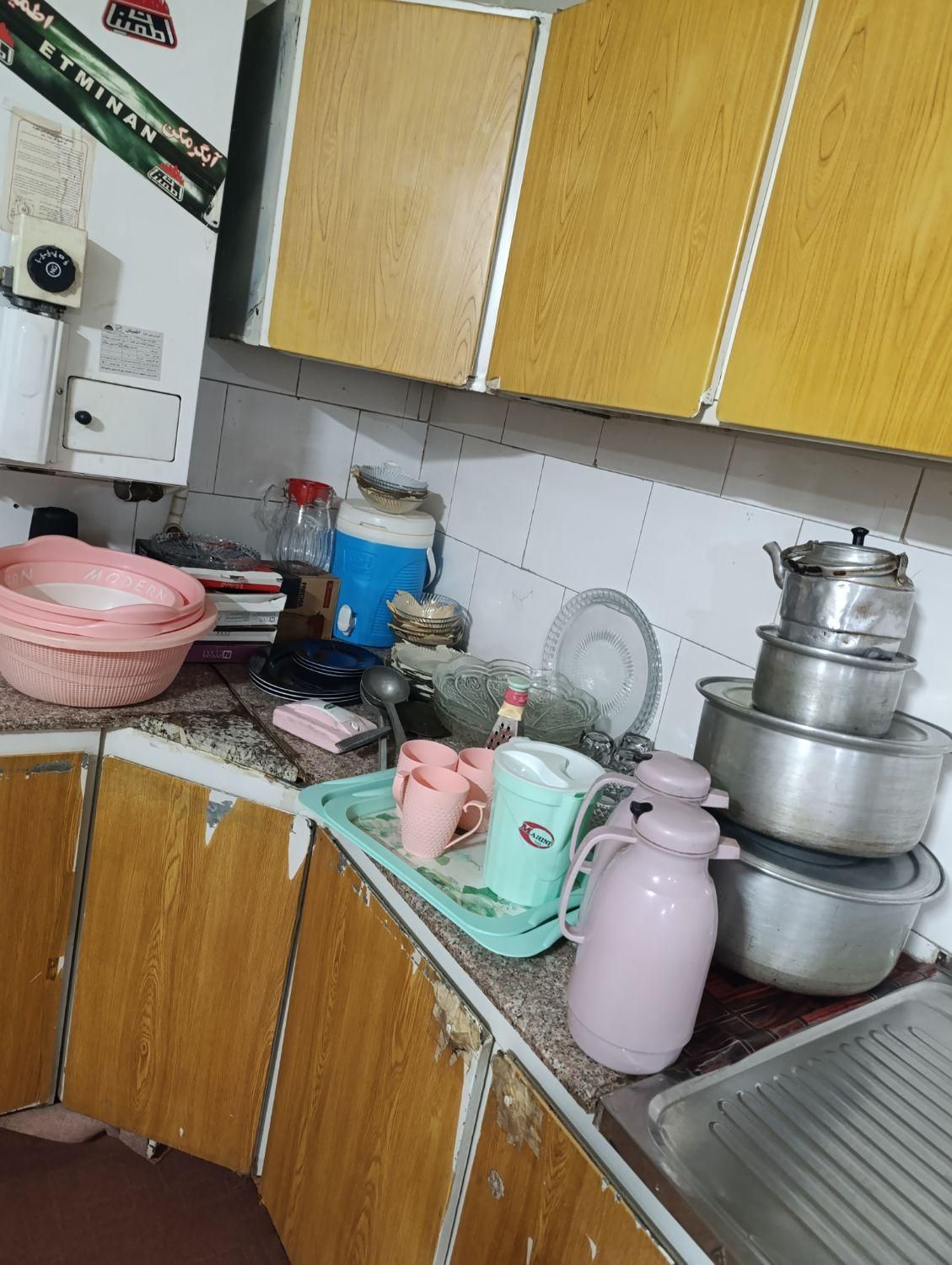 ظروف|ظروف پخت‌وپز|یزد, |دیوار