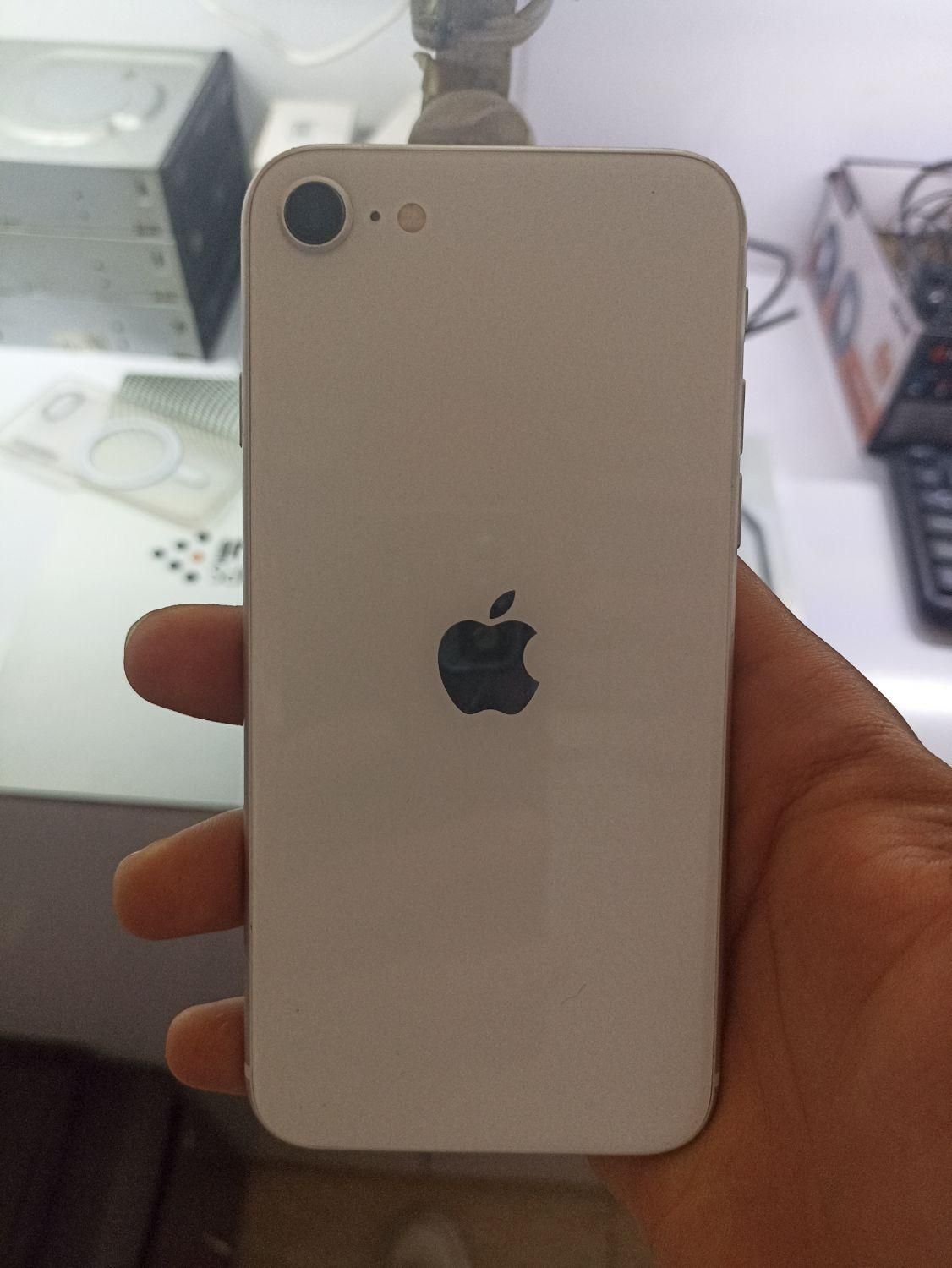ایفون iPhone SE2020|موبایل|اصفهان, بهارستان|دیوار
