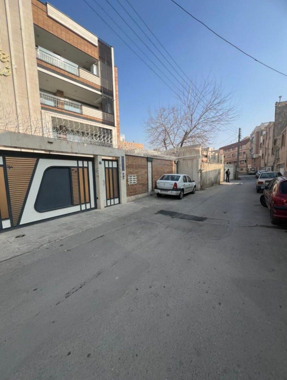 خانه کلنگی دو نبش در یکی از بهترین خیابان‌های شهر|فروش خانه و ویلا|اصفهان, درب کوشک|دیوار