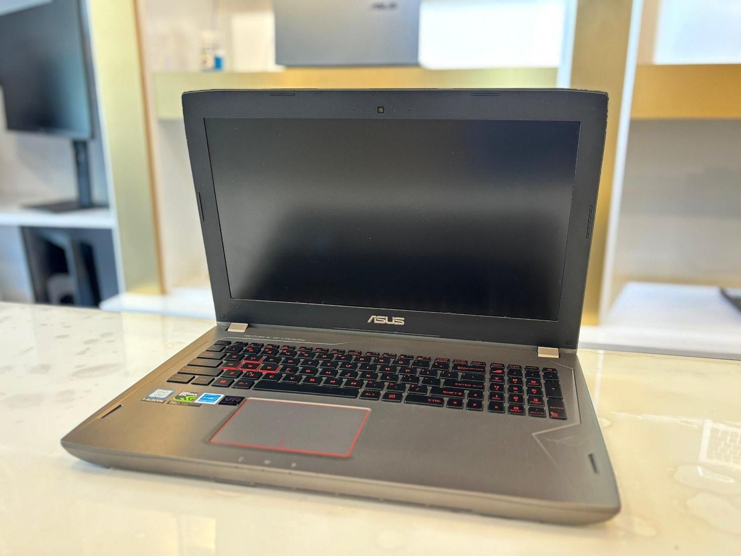 لپ تاپ گیمینگ asus rogبا گرافیک 8GB GTX|رایانه همراه|شیراز, ملاصدرا|دیوار