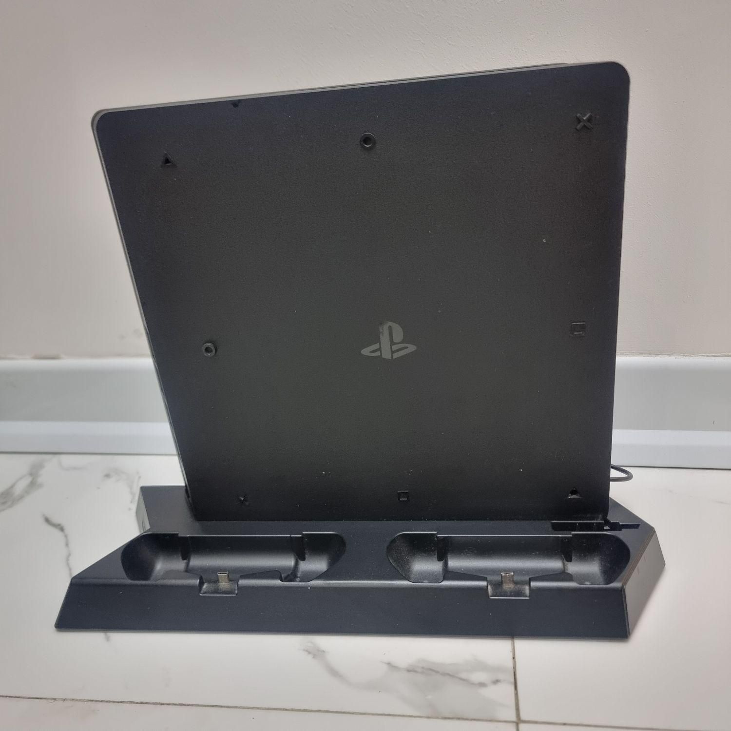 ps4 slim 1t با دو دسته و پایه ی شارژ|کنسول، بازی ویدئویی و آنلاین|تهران, تجریش|دیوار