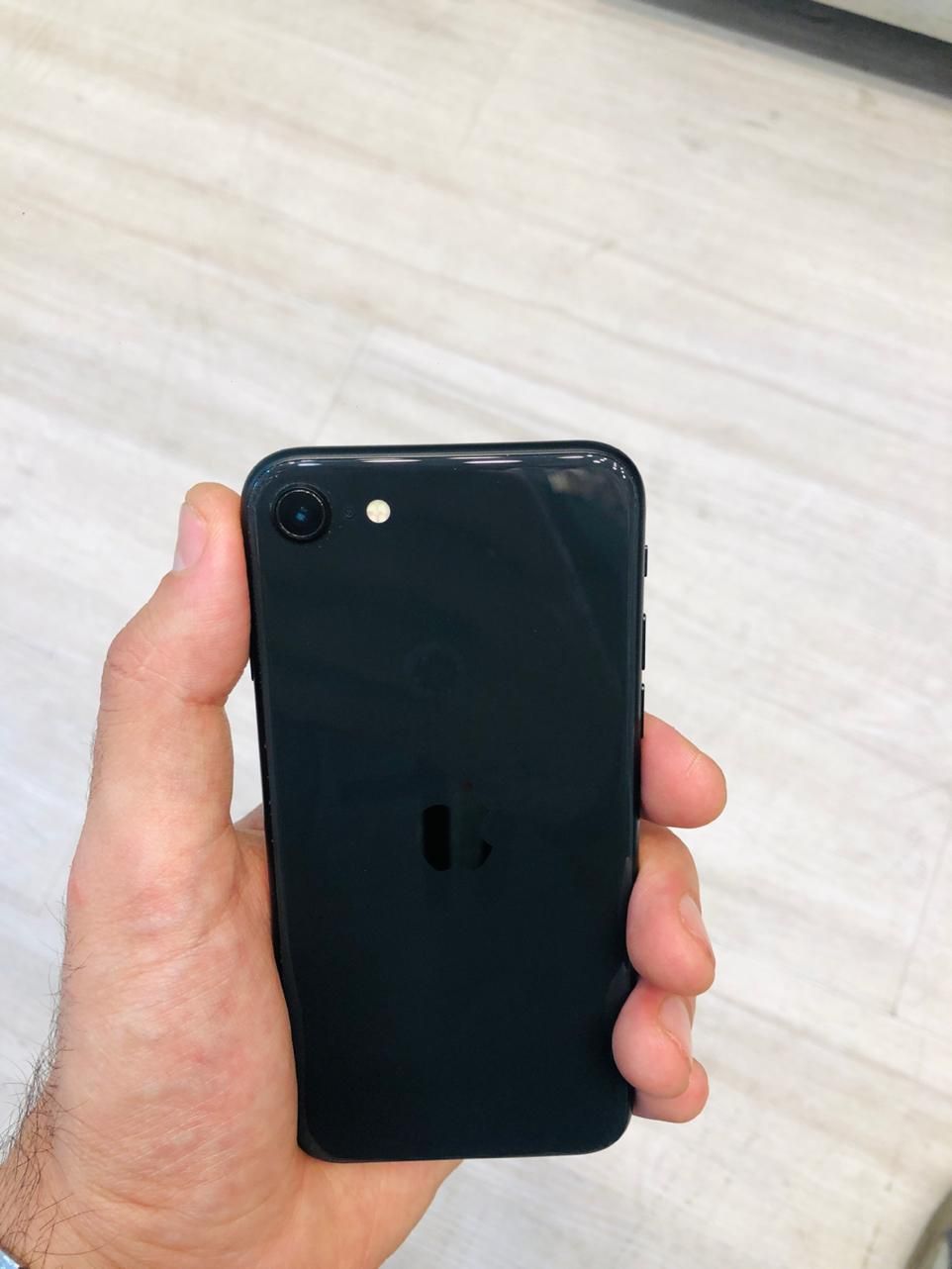 اپل iPhone SE (2020) با حافظهٔ ۱۲۸ گیگابایت|موبایل|تهران, امام حسین(ع)|دیوار