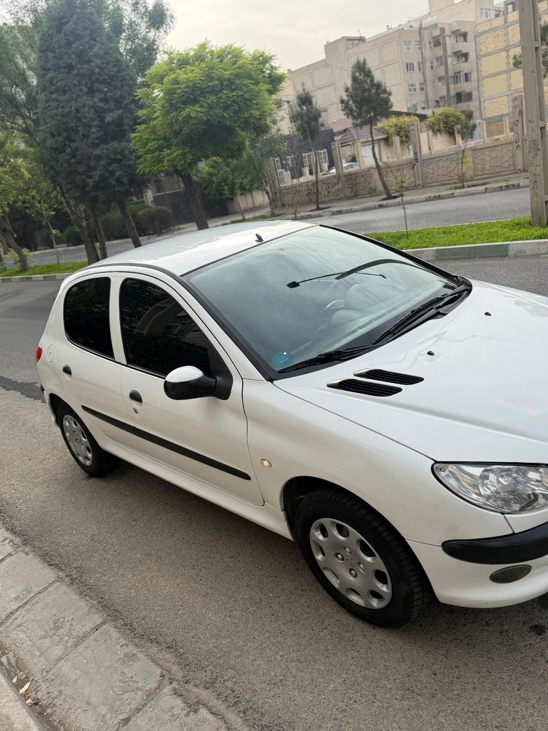 پژو 206 تیپ ۶ اتوماتیک سفید مدل آخر۱۳۹۰ درحد|خودرو سواری و وانت|تهران, تهران‌سر|دیوار