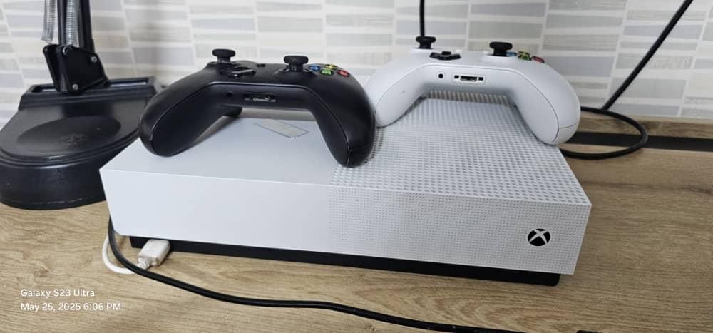 Xbox one s فول گیم ۱ ترابایت دو دسته|کنسول، بازی ویدئویی و آنلاین|کرمانشاه, |دیوار