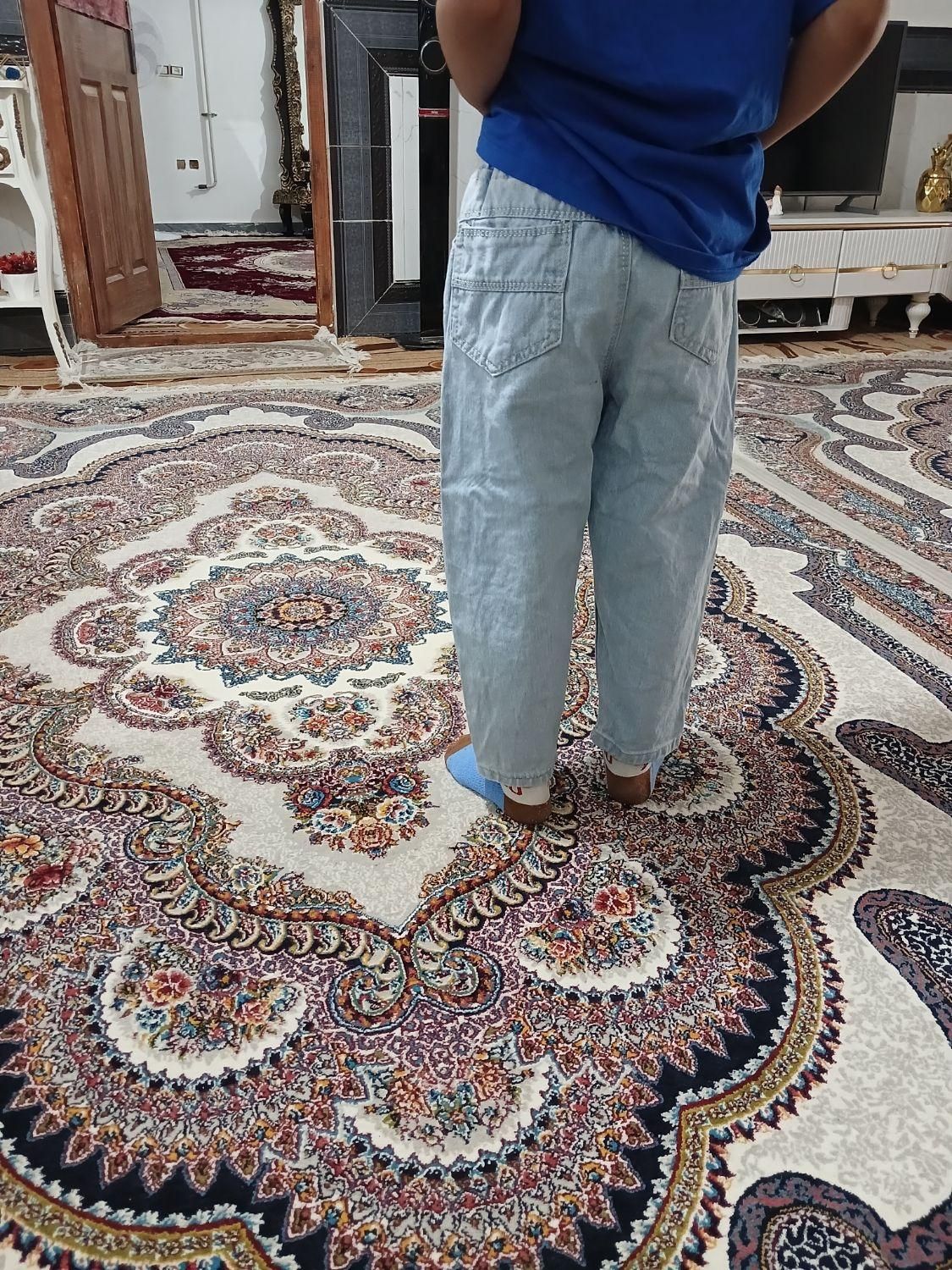 بچگونه|کفش و لباس بچه|کلاله, |دیوار