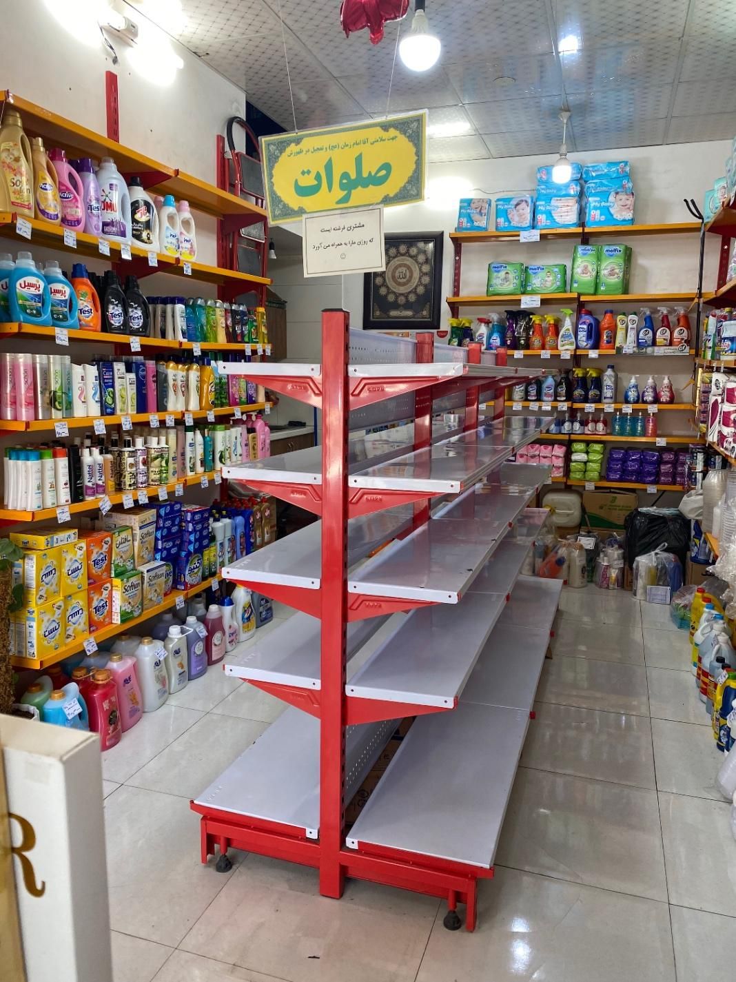 قفسه وسط فروشگاهی نو و تابلو ال ای دی|فروشگاه و مغازه|قم, هنرستان|دیوار